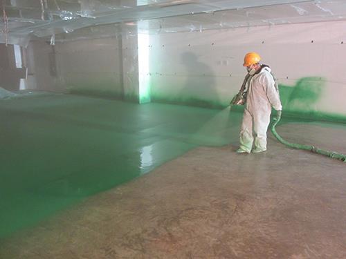 聚脲防水施工在建筑地下工程中，如何应对高湿度环境和复杂细部节点？